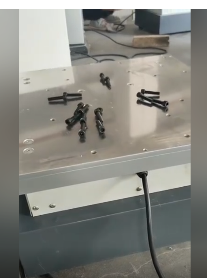 CNG氣瓶支架動態(tài)強(qiáng)度試驗(yàn)機(jī)-支架強(qiáng)度動態(tài)測試裝置